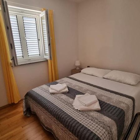 Apartments Miki Pag Town Luaran gambar
