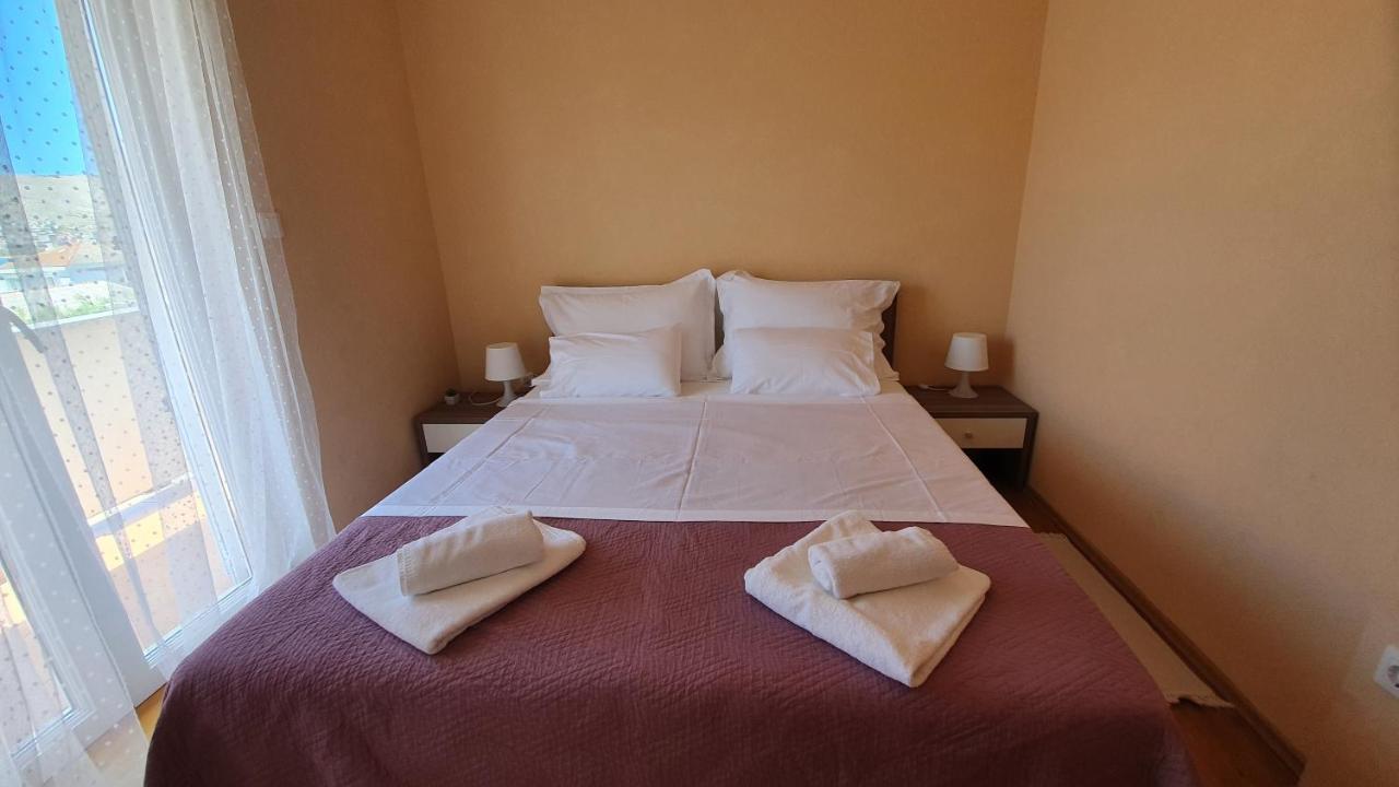 Apartments Miki Pag Town Luaran gambar