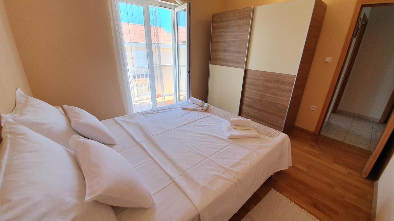 Apartments Miki Pag Town Luaran gambar