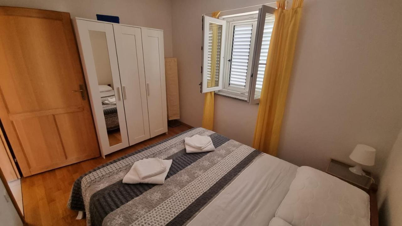 Apartments Miki Pag Town Luaran gambar