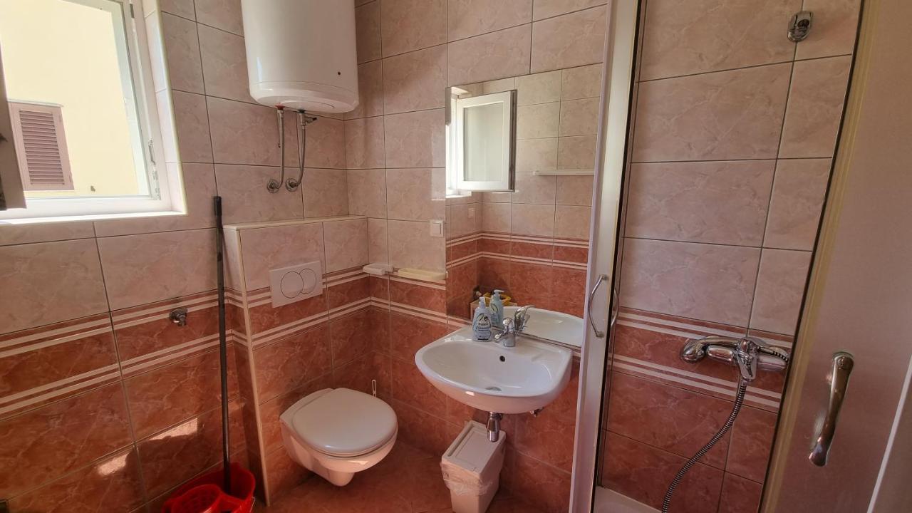 Apartments Miki Pag Town Luaran gambar