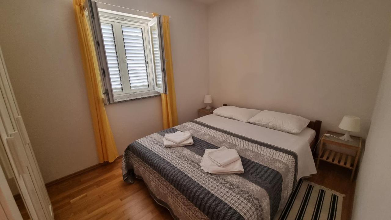 Apartments Miki Pag Town Luaran gambar