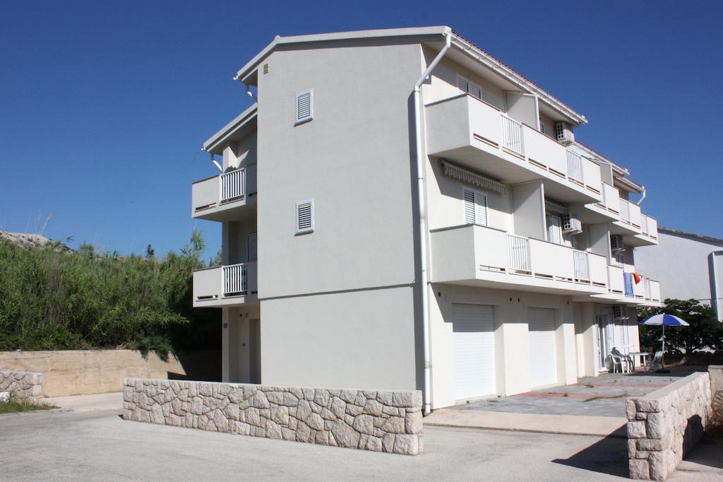 Apartments Miki Pag Town Luaran gambar