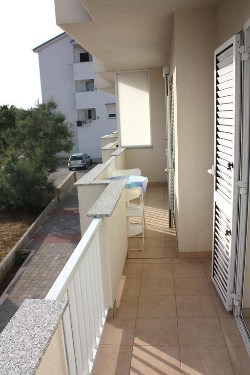 Apartments Miki Pag Town Luaran gambar